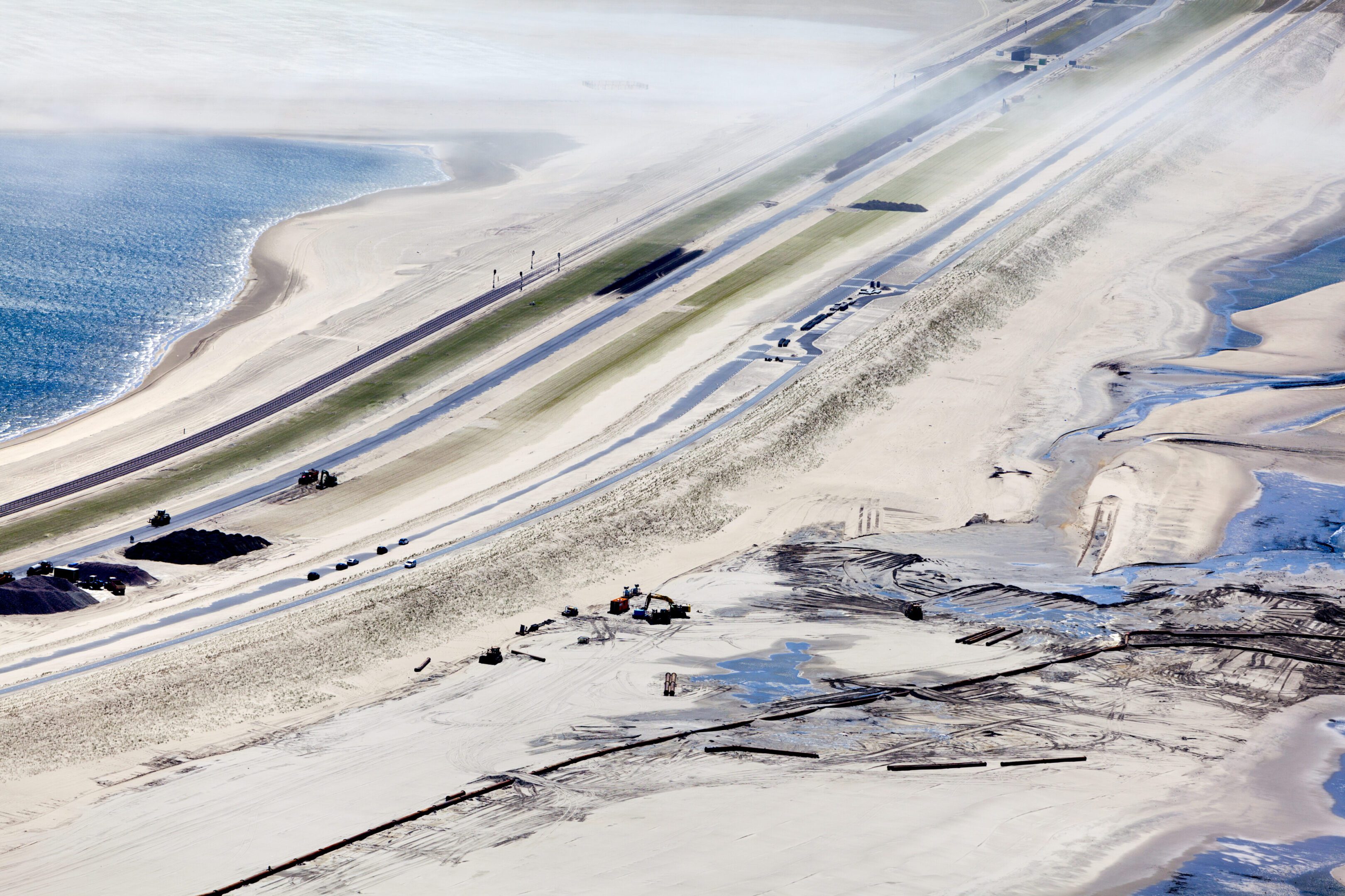 The entrance to Rotterdam with the second maasvlakte aerial.